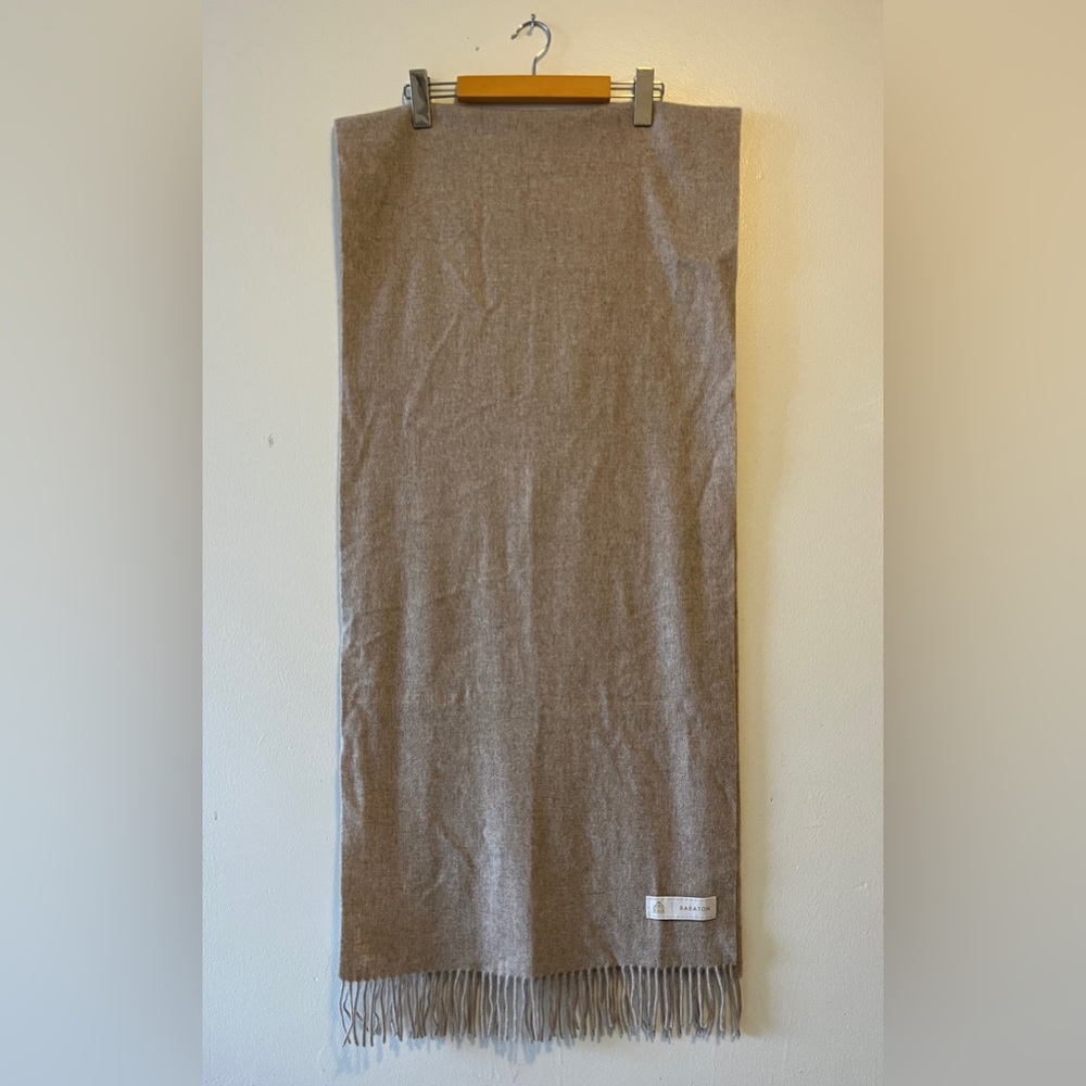 Aritzia Babaton 100% Cashmere Rectangle With Twisted Fringe Edges Scarf - Picture 4 of 6